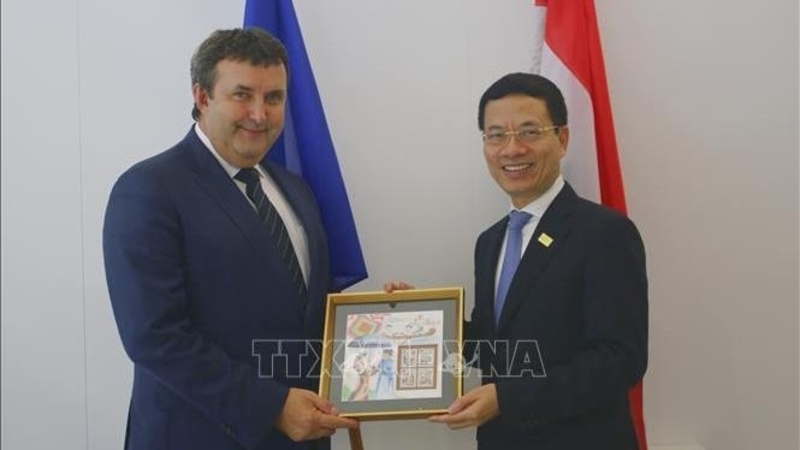 Vietnam, Hungary to cooperate in telecommunication
